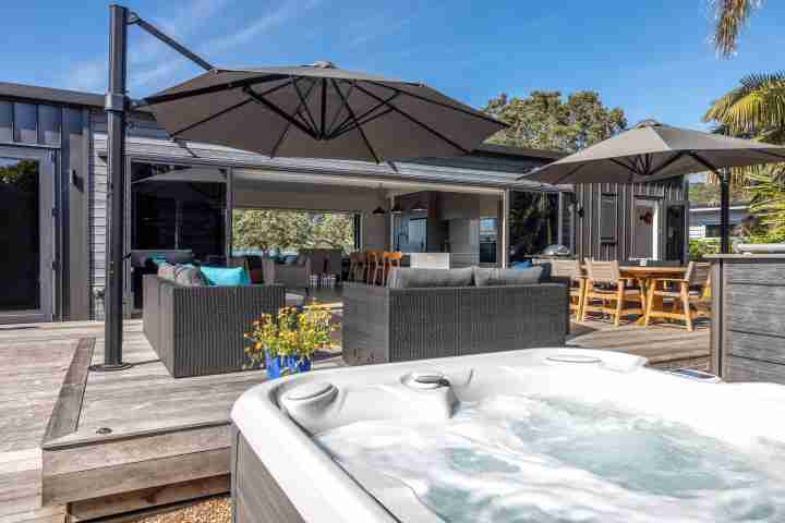 Hot tub in the back garden at Piritahi Beach House by Waiheke Unlimited