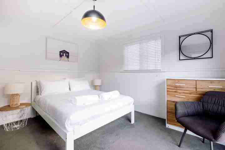 Huruhi Cottage Bedroom 3 v6