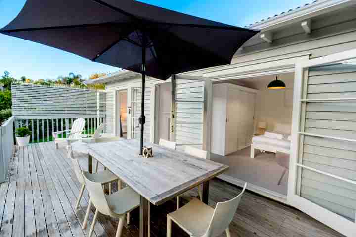 Huruhi Cottage Deck and BBQ area 1 v3