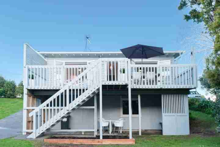 Huruhi Cottage Rear Exterior v4
