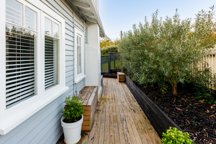 Huruhi Cottage Side Path v2