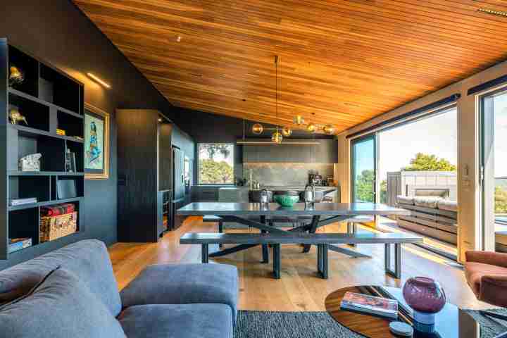 Kaitiaki Lodge Open plan living and dining
