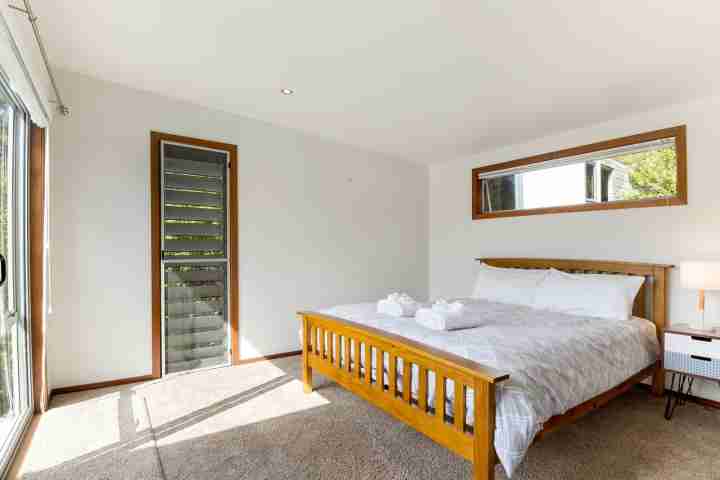 Escape to comfortable double bedroom at Karaka Sanctuary just 15 minutes from Palm Beach