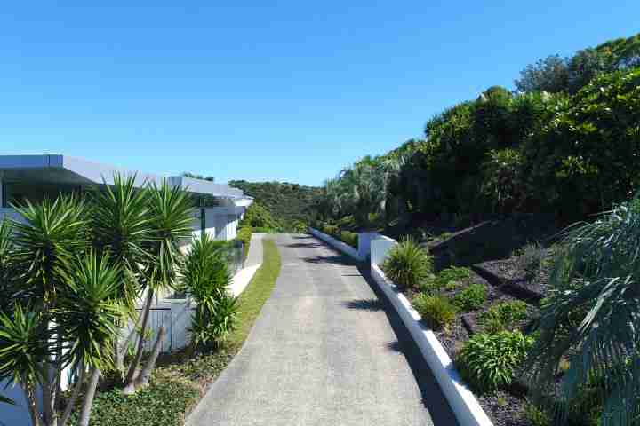Driveway of Korora Estate, the luxury destination for your next Waiheke Escape