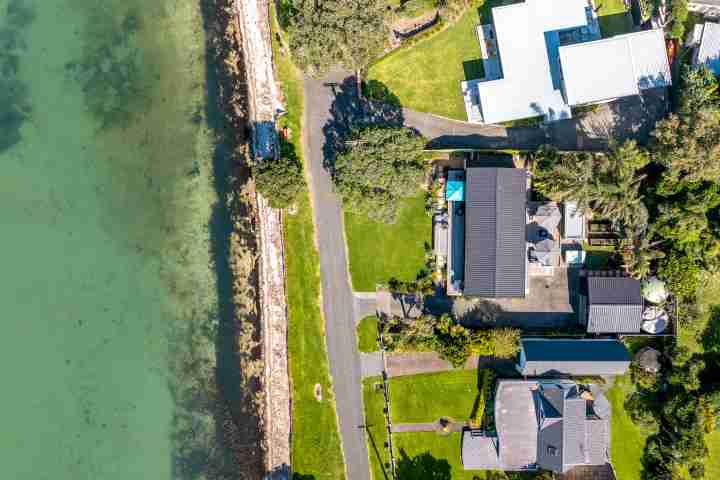 Overhead view of Piritahi Beach House by Waiheke Unlimited v2