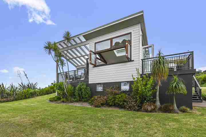 Tikirau Bay Views Front of property