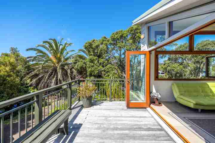 Tikirau Bay Views Front sun deck