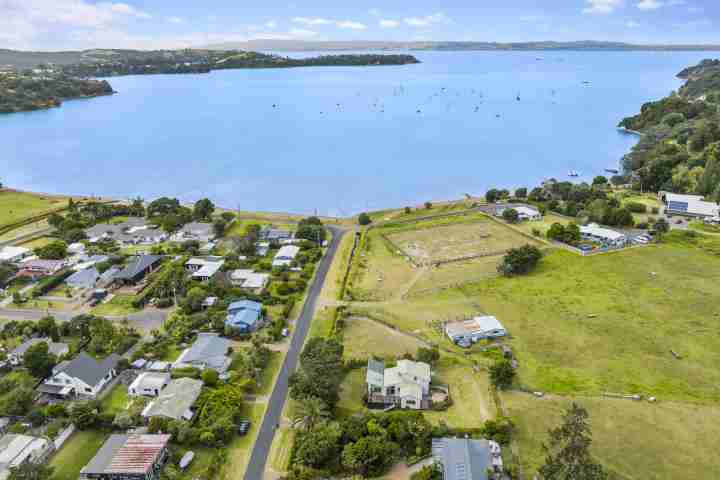 Tikirau Bay Views Incredibly close to the beach