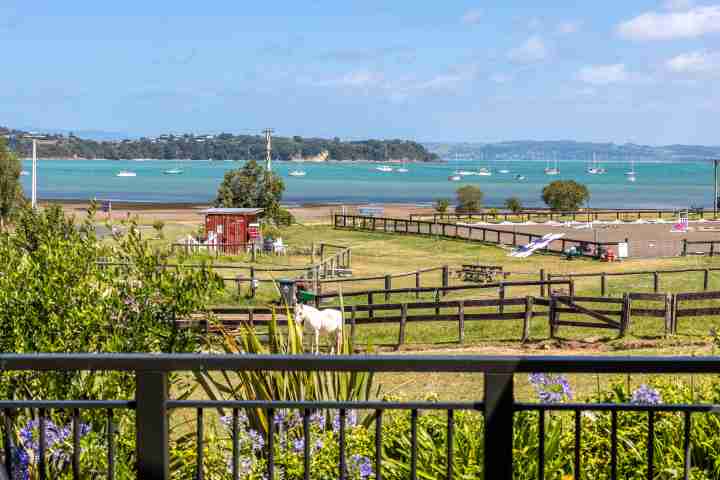 Tikirau Bay Views Local pony club next door