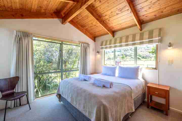 Tikirau Bay Views Master bedroom with king bed