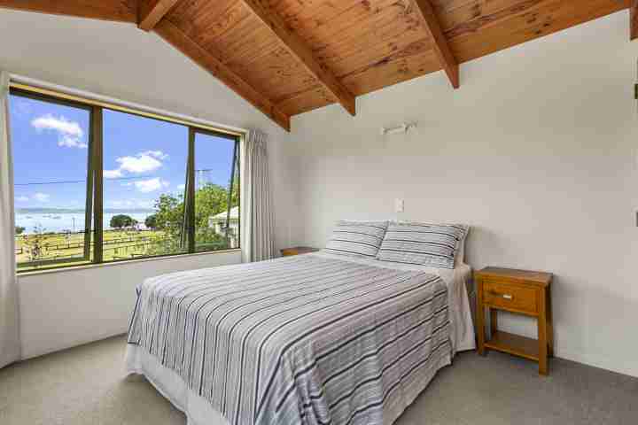 Tikirau Bay Views Master bedroom