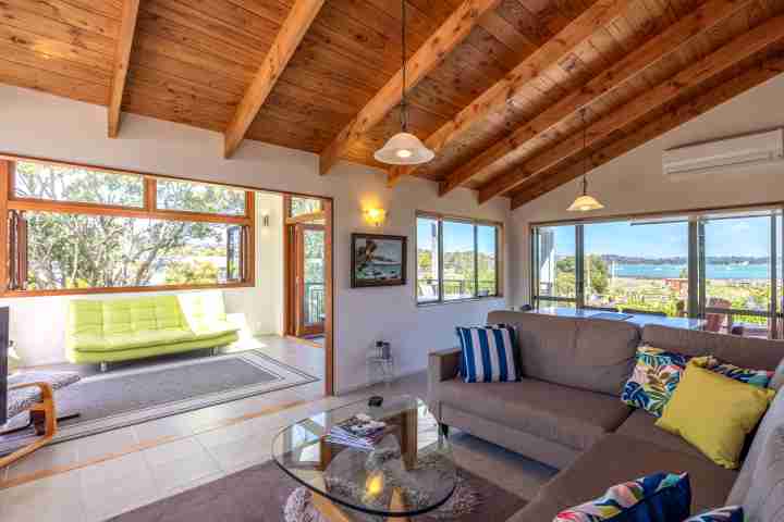 Tikirau Bay Views Open Plan lounge area and sun room