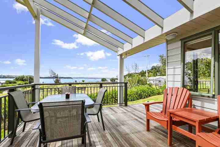 Tikirau Bay Views Sun deck with ocean views