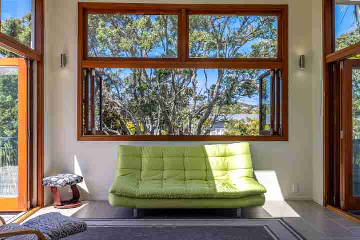 Tikirau Bay Views Sun room and reading area