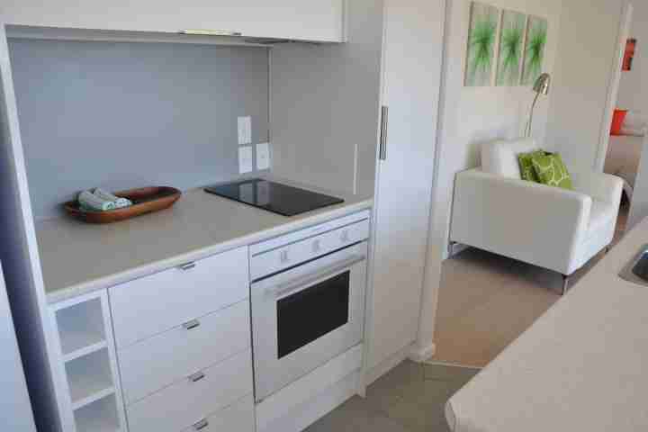 Modern kitchen with stove, oven, dishwasher and fridge at Villa Casita